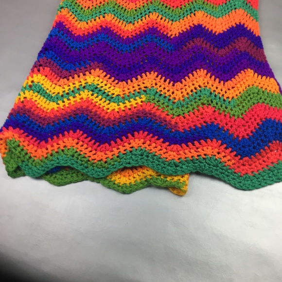 Handmade rainbow knitted throw blanket - Picture 7 of 10